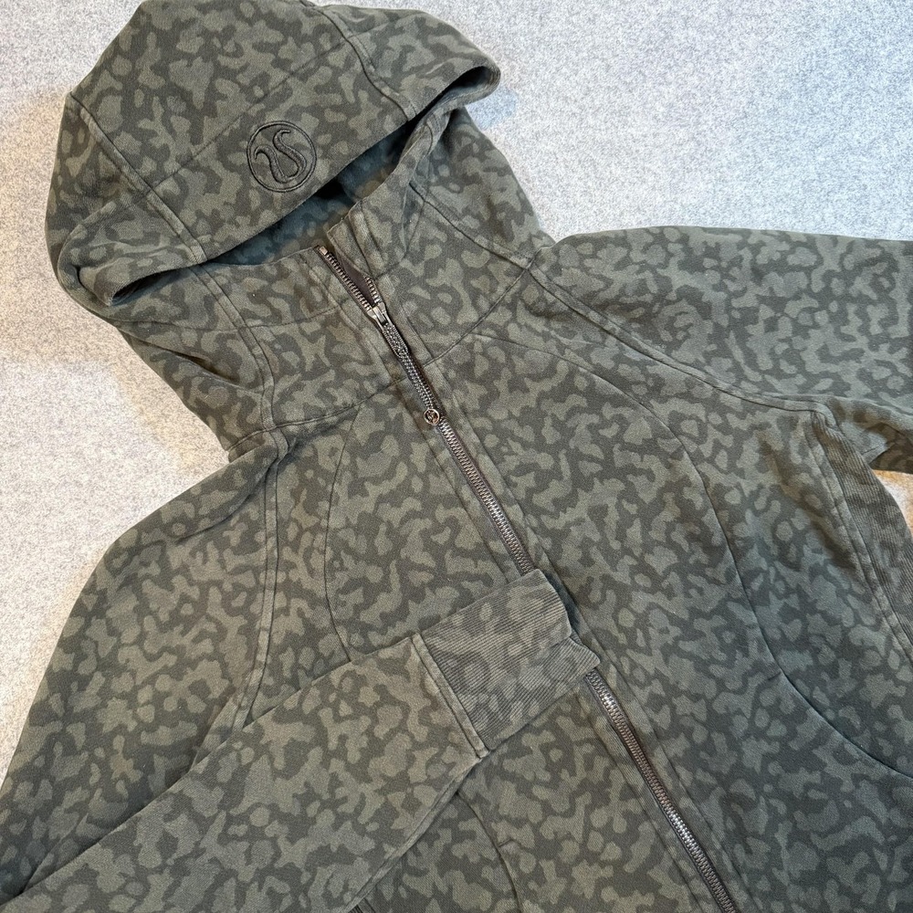 Lululemon Hoodie Womens 8 Green Camo Full Zip Fleece High Neck Scuba Sweatshirt
